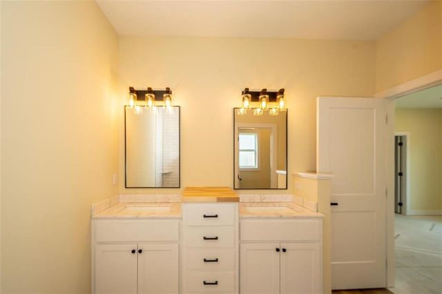 1018 Bluestem Circle, Baldwin City, KS 66006