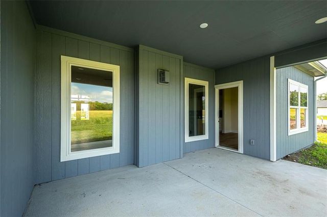 1018 Bluestem Circle, Baldwin City, KS 66006