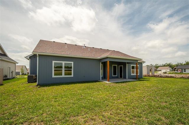 1018 Bluestem Circle, Baldwin City, KS 66006