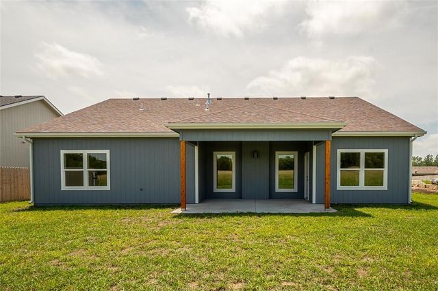 1018 Bluestem Circle, Baldwin City, KS 66006
