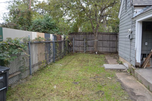 712 Cantey Avenue W, Fort Worth, TX 76110