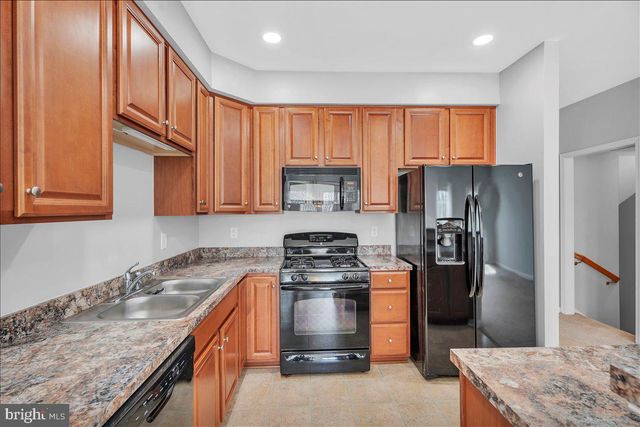 7 FRANKLIN CIR, Somerdale, NJ 08083