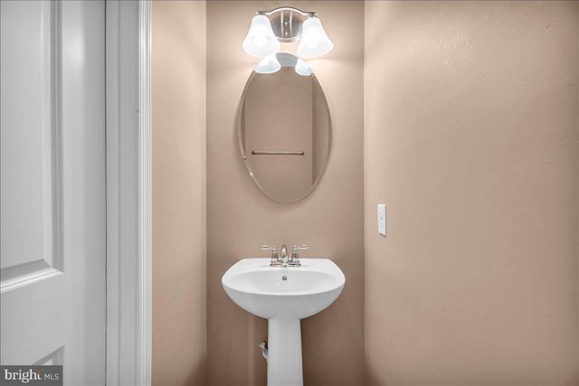 7 FRANKLIN CIR, Somerdale, NJ 08083