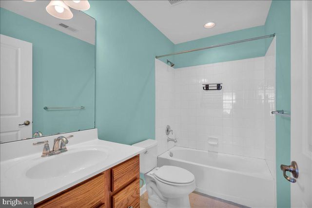 7 FRANKLIN CIR, Somerdale, NJ 08083