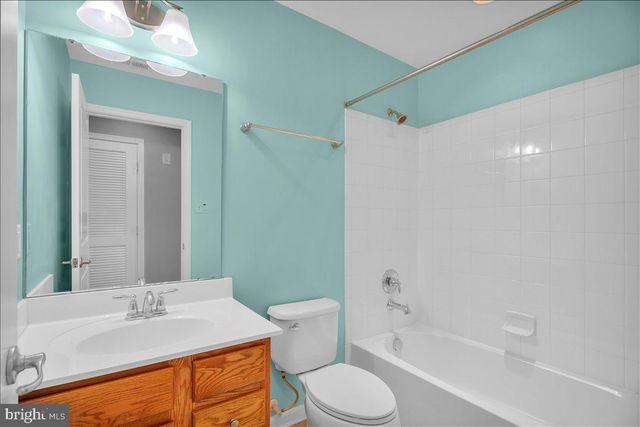 7 FRANKLIN CIR, Somerdale, NJ 08083