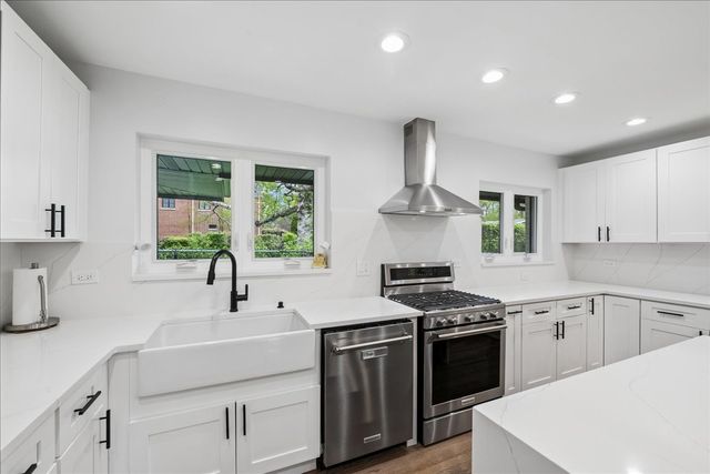 4720 W ALBION Avenue, Lincolnwood, IL 60712