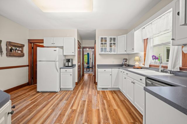 16686 Cleveland Avenue, Weesaw Twp, MI 49113