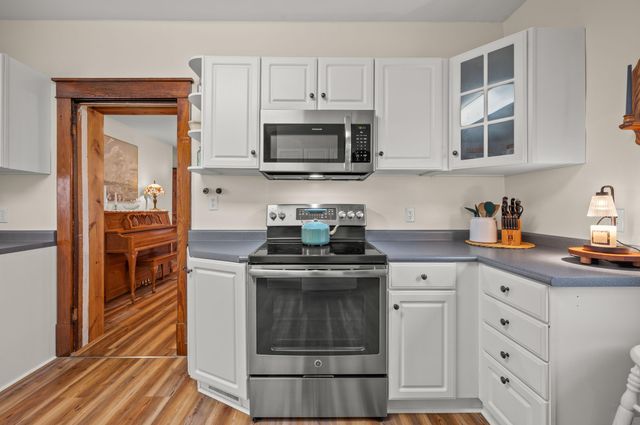 16686 Cleveland Avenue, Weesaw Twp, MI 49113