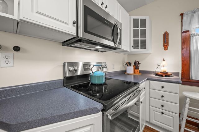 16686 Cleveland Avenue, Weesaw Twp, MI 49113
