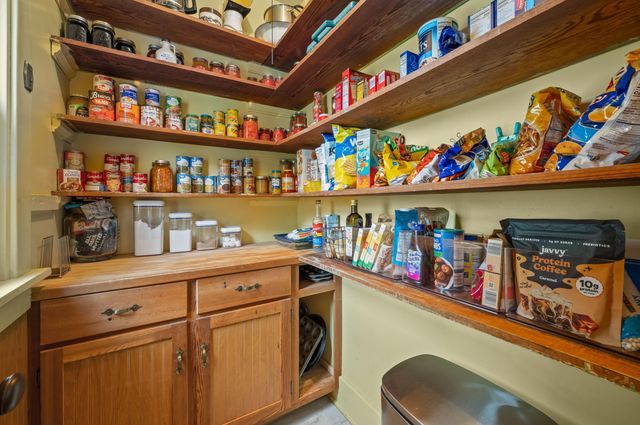 16686 Cleveland Avenue, Weesaw Twp, MI 49113