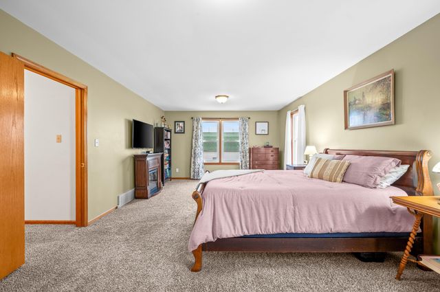 16686 Cleveland Avenue, Weesaw Twp, MI 49113