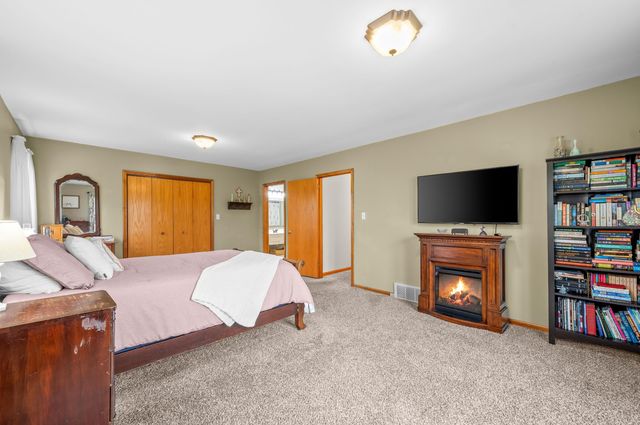 16686 Cleveland Avenue, Weesaw Twp, MI 49113