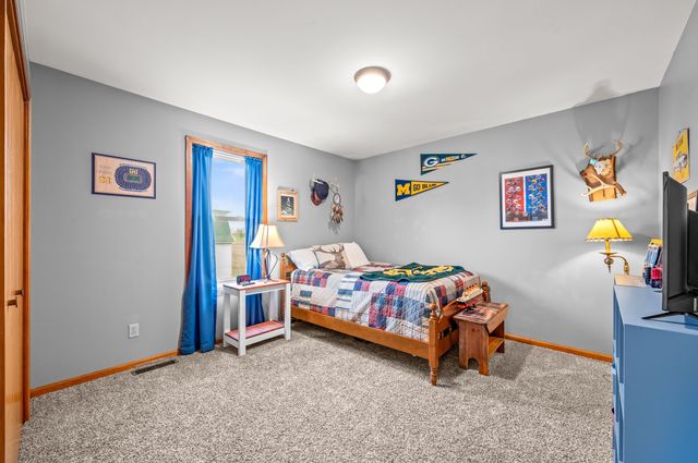 16686 Cleveland Avenue, Weesaw Twp, MI 49113
