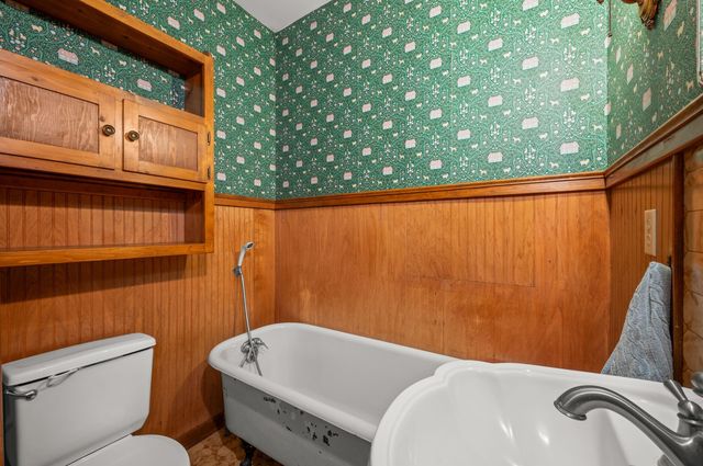 16686 Cleveland Avenue, Weesaw Twp, MI 49113