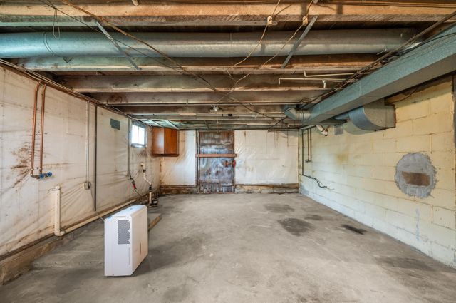 16686 Cleveland Avenue, Weesaw Twp, MI 49113