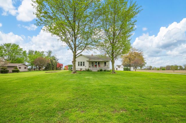 16686 Cleveland Avenue, Weesaw Twp, MI 49113