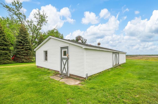 16686 Cleveland Avenue, Weesaw Twp, MI 49113