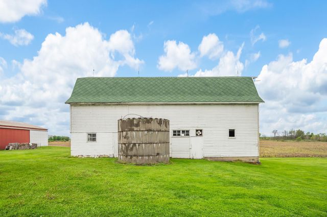 16686 Cleveland Avenue, Weesaw Twp, MI 49113