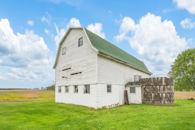 16686 Cleveland Avenue, Weesaw Twp, MI 49113