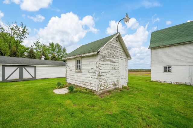 16686 Cleveland Avenue, Weesaw Twp, MI 49113