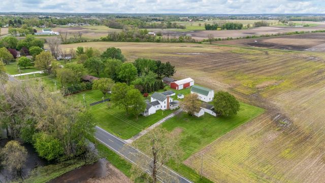 16686 Cleveland Avenue, Weesaw Twp, MI 49113