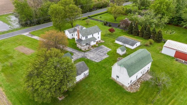 16686 Cleveland Avenue, Weesaw Twp, MI 49113