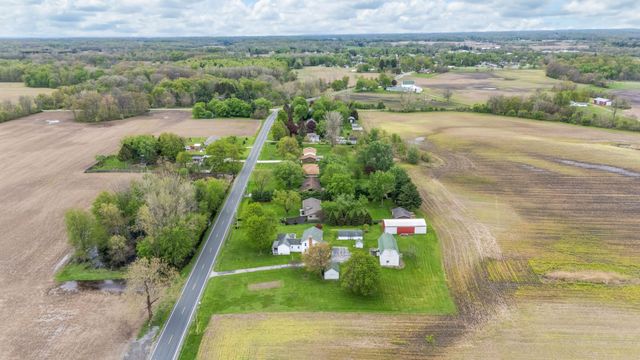 16686 Cleveland Avenue, Weesaw Twp, MI 49113