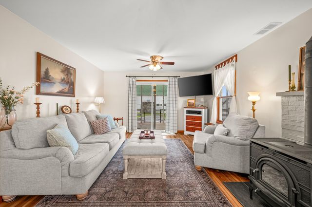 16686 Cleveland Avenue, Weesaw Twp, MI 49113