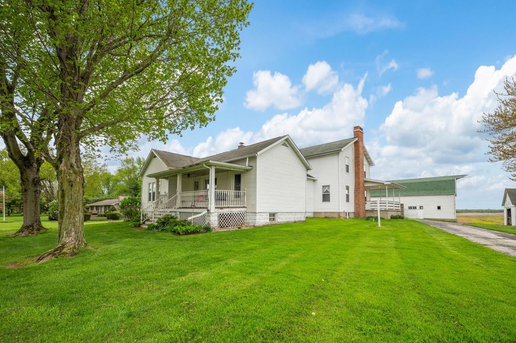 16686 Cleveland Avenue, Weesaw Twp, MI 49113