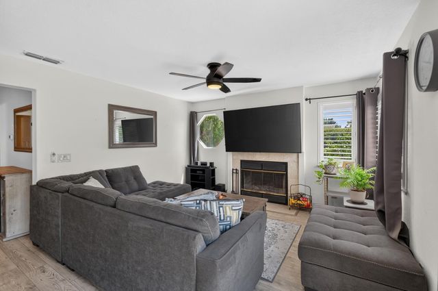 9218 Bromfield Ct, Elk Grove, CA 95624
