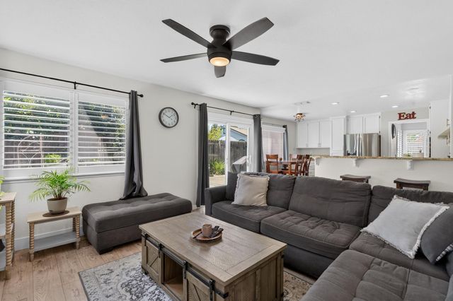 9218 Bromfield Ct, Elk Grove, CA 95624