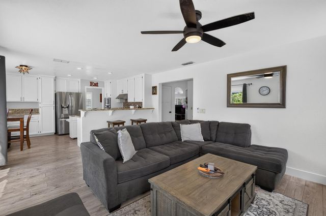 9218 Bromfield Ct, Elk Grove, CA 95624