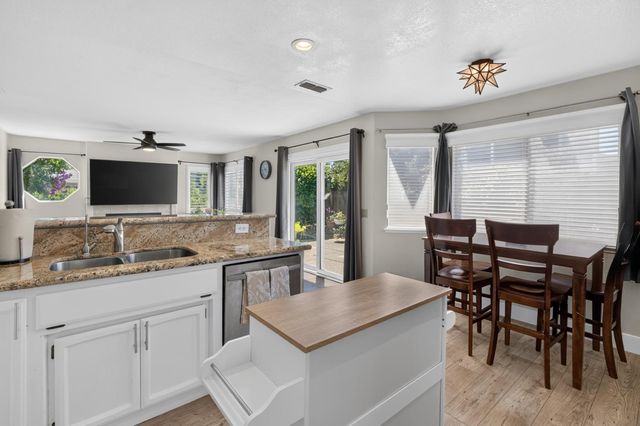 9218 Bromfield Ct, Elk Grove, CA 95624