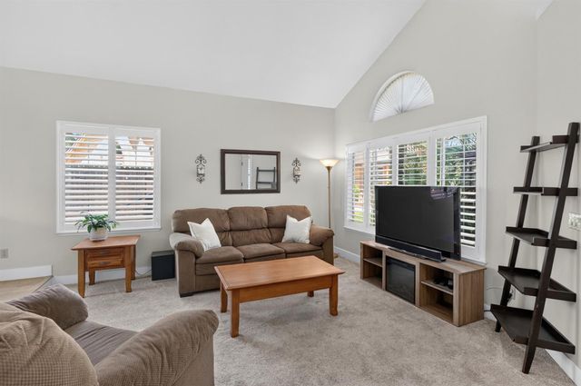 9218 Bromfield Ct, Elk Grove, CA 95624