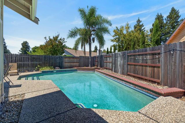 9218 Bromfield Ct, Elk Grove, CA 95624