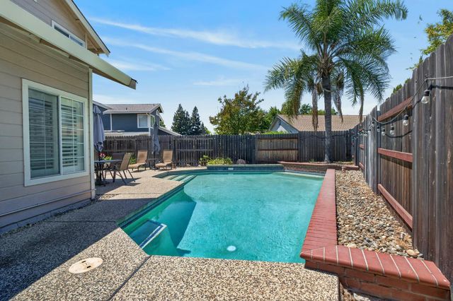 9218 Bromfield Ct, Elk Grove, CA 95624