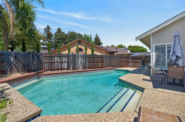 9218 Bromfield Ct, Elk Grove, CA 95624