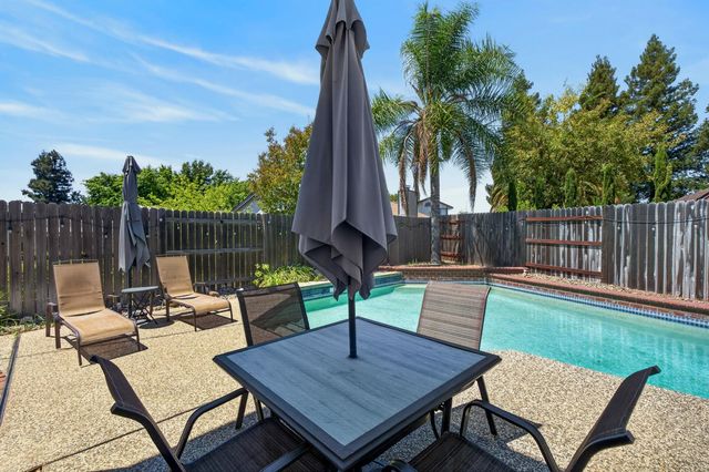 9218 Bromfield Ct, Elk Grove, CA 95624