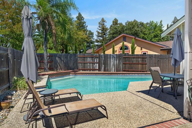 9218 Bromfield Ct, Elk Grove, CA 95624