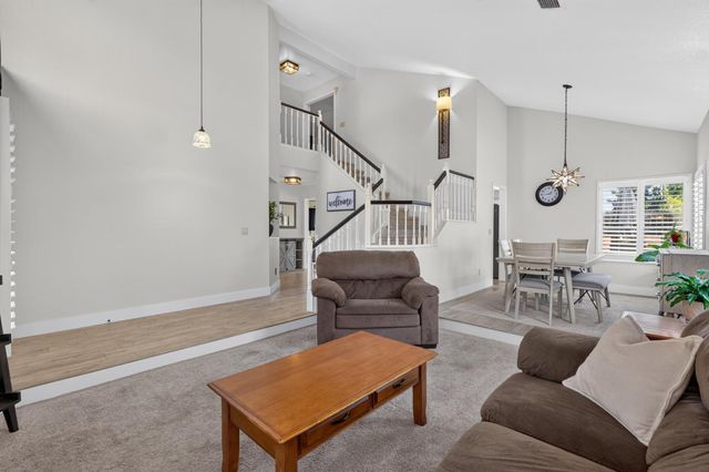 9218 Bromfield Ct, Elk Grove, CA 95624