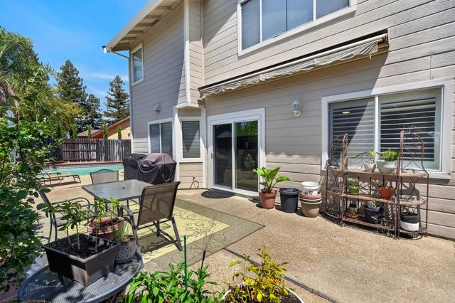 9218 Bromfield Ct, Elk Grove, CA 95624