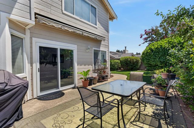9218 Bromfield Ct, Elk Grove, CA 95624