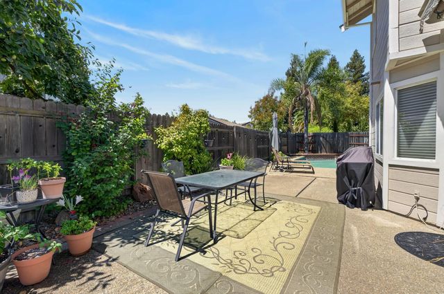 9218 Bromfield Ct, Elk Grove, CA 95624