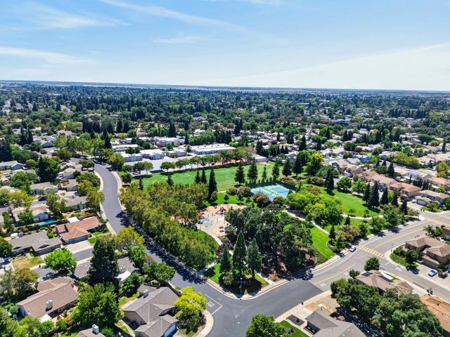 9218 Bromfield Ct, Elk Grove, CA 95624