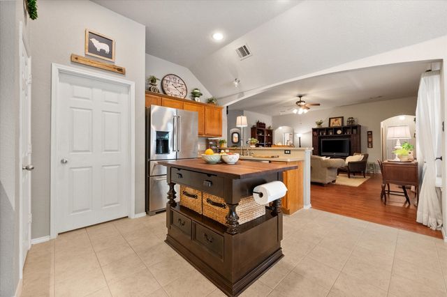 909 Mesquite Drive, Burleson, TX 76028