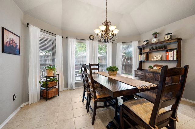 909 Mesquite Drive, Burleson, TX 76028