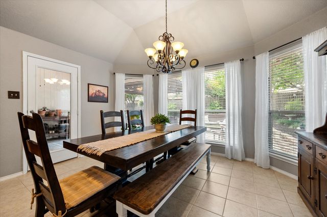 909 Mesquite Drive, Burleson, TX 76028