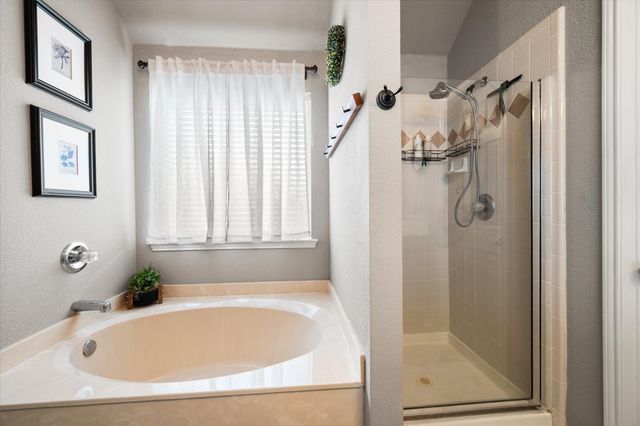 909 Mesquite Drive, Burleson, TX 76028