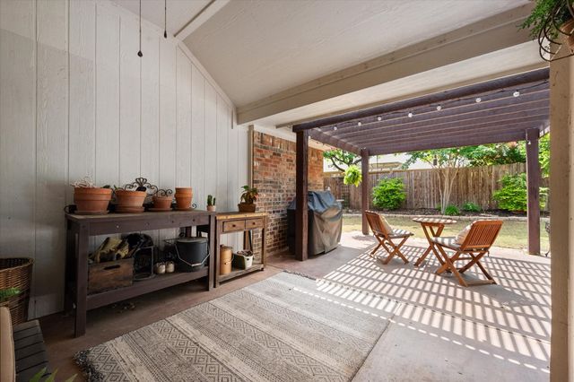 909 Mesquite Drive, Burleson, TX 76028