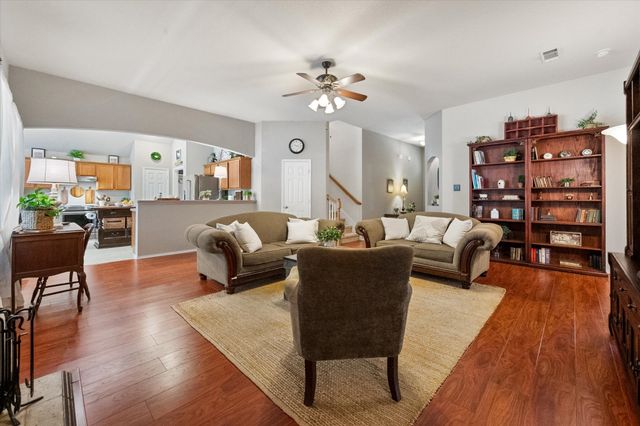 909 Mesquite Drive, Burleson, TX 76028